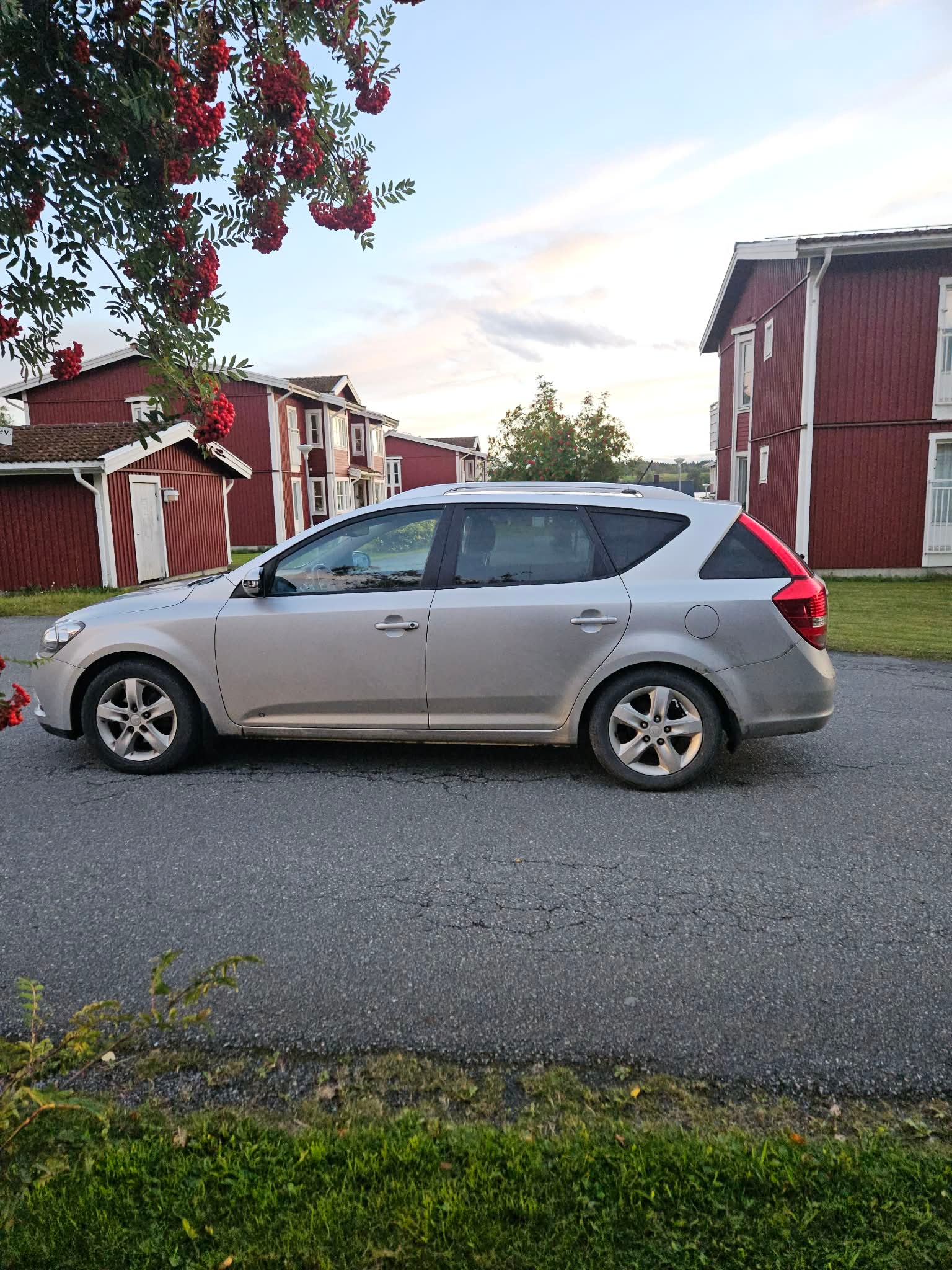 Kia Ceed _sw 1.6 CRDi Manuell 2011, bild 3/4
