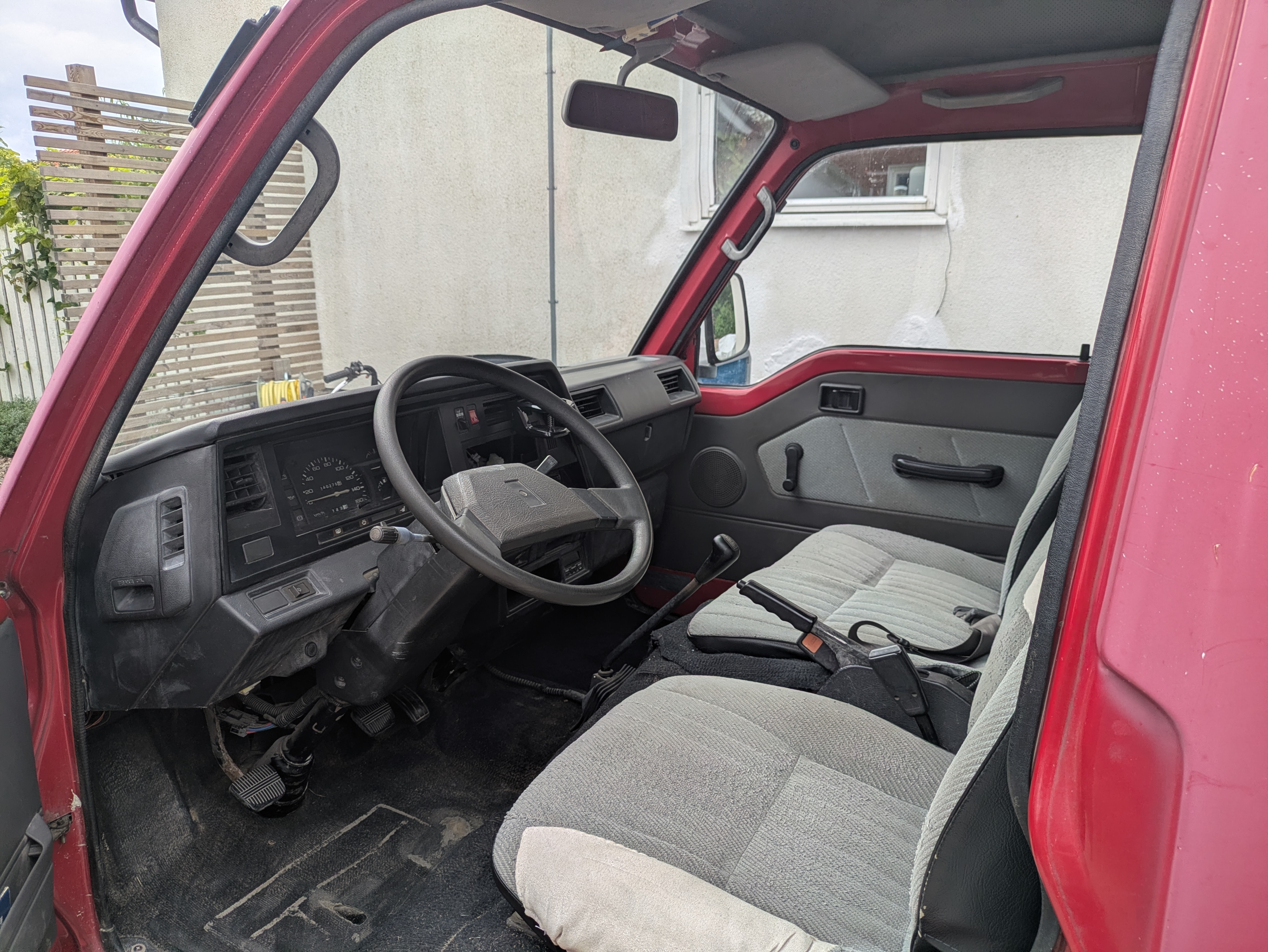 Nissan Urvan 4-dörrars 2.4 Manuell 1991, bild 3/8