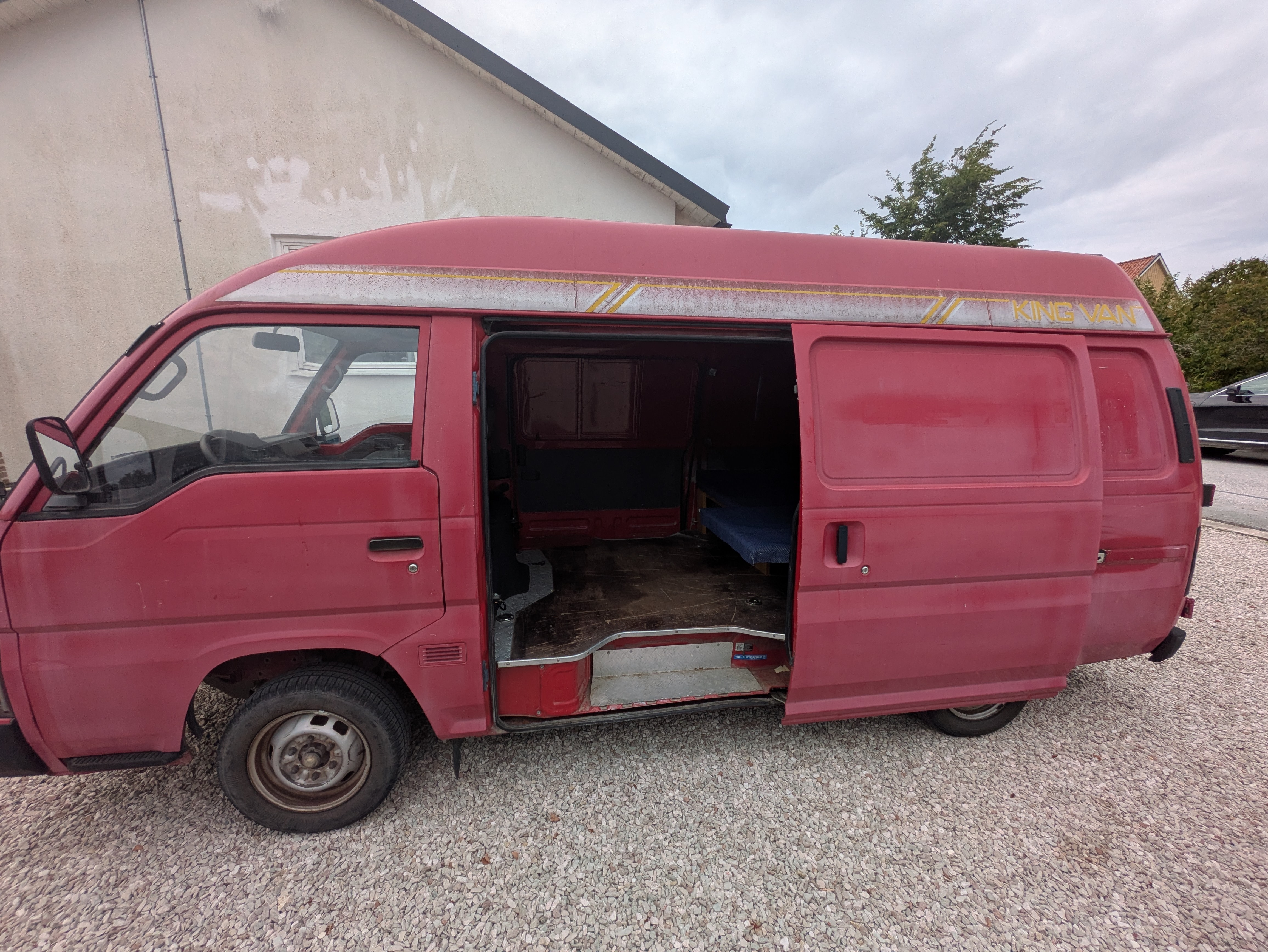 Nissan Urvan 4-dörrars 2.4 Manuell 1991, bild 7/8