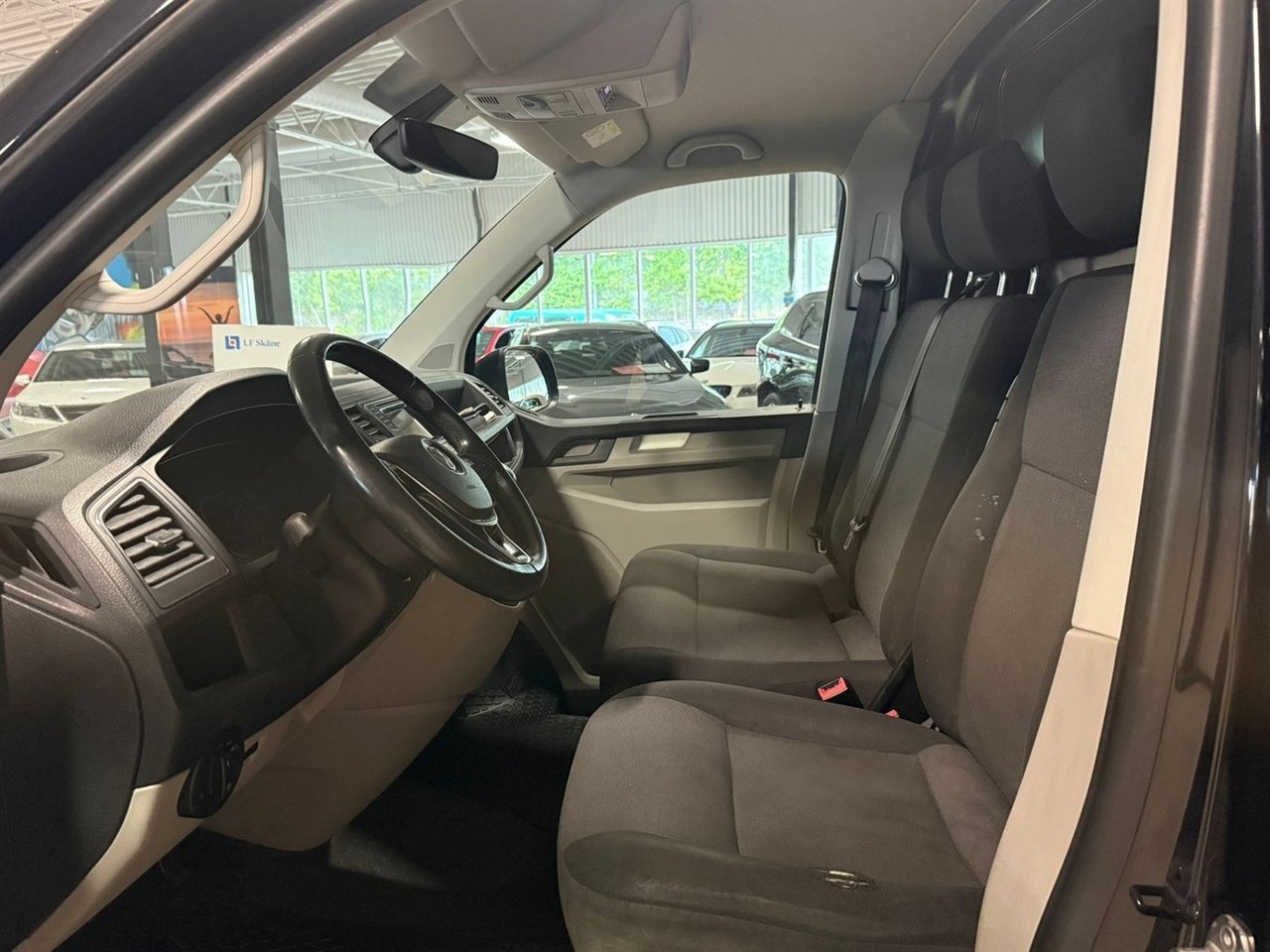 Volkswagen Transporter 2017, kuva 2/7