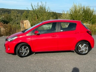 Toyota Yaris Hybrid e-CVT 2014, kuva 2/10