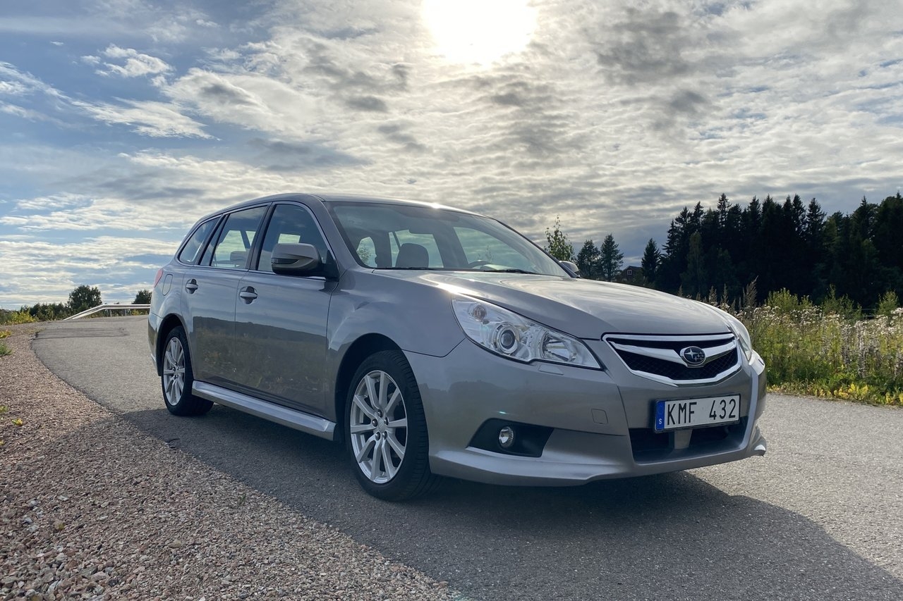Subaru Legacy Wagon 2.5 4WD Lineartronic 2011, photo 7/10