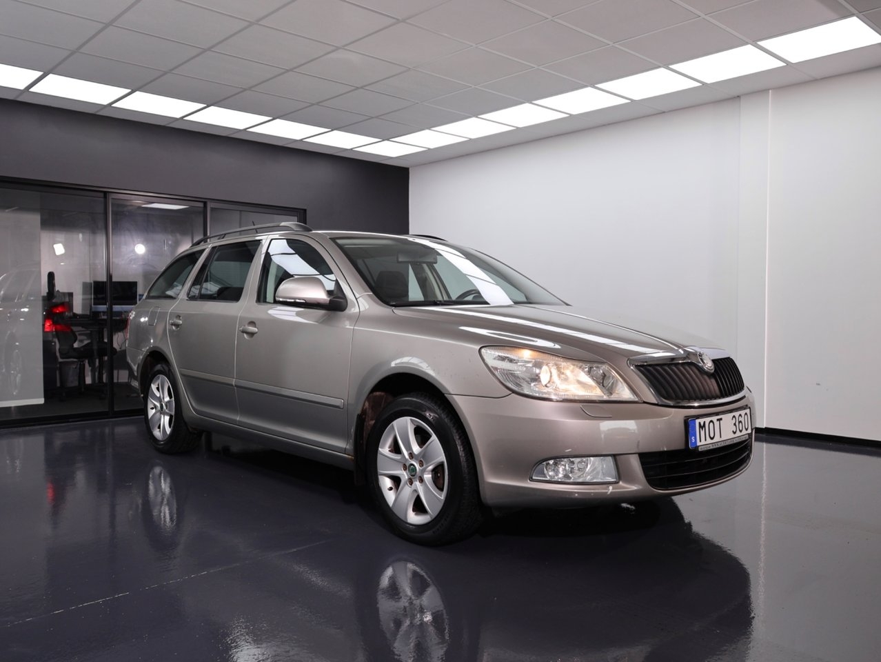 Skoda Octavia 1.6 MPI Multifuel 2010, bild 7/10