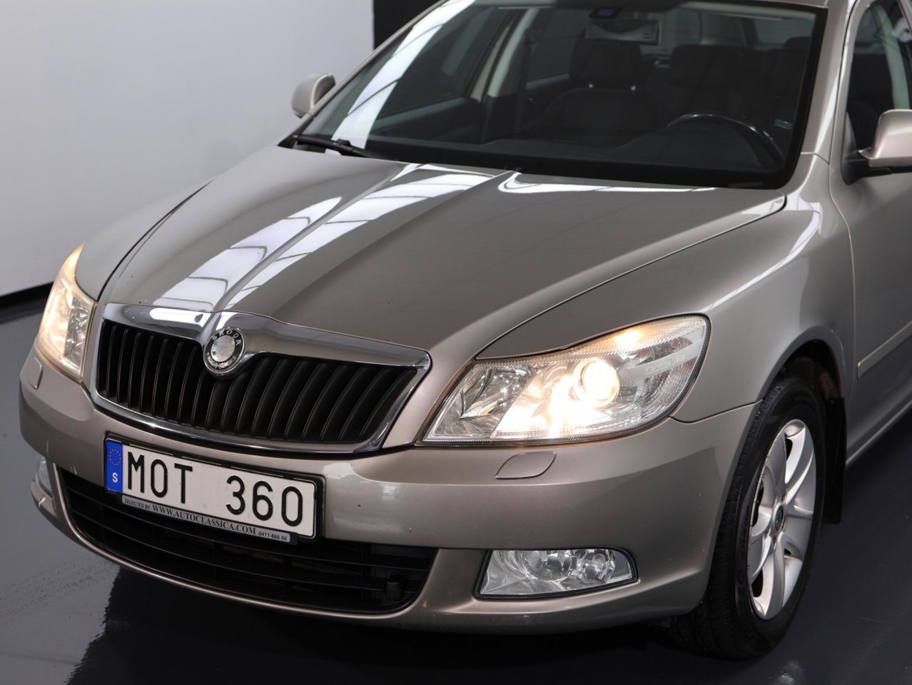 Skoda Octavia 1.6 MPI Multifuel 2010, bild 2/10