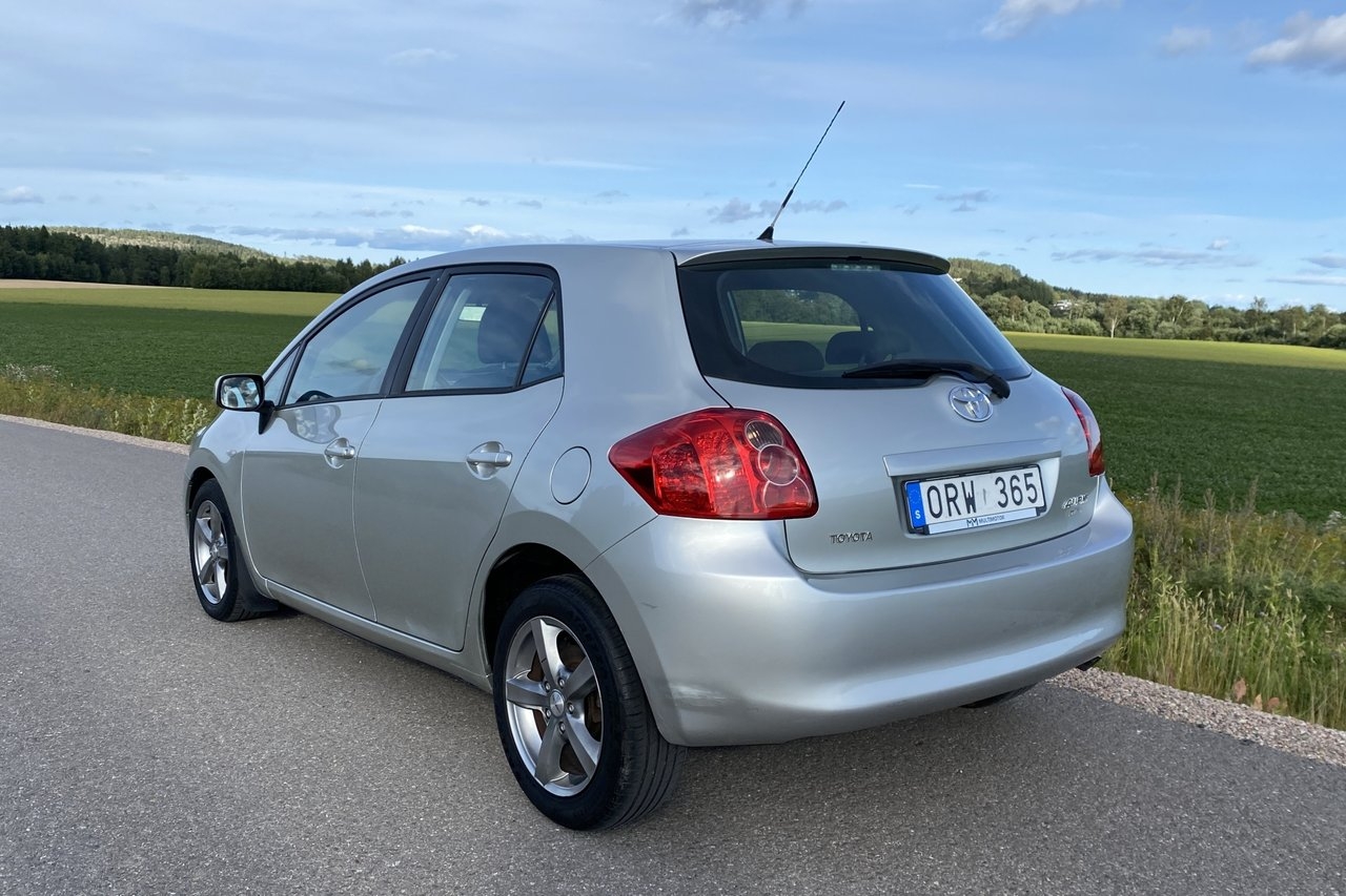 Toyota Auris 5-dörrar 2.0 D-4D 2008, bild 3/10