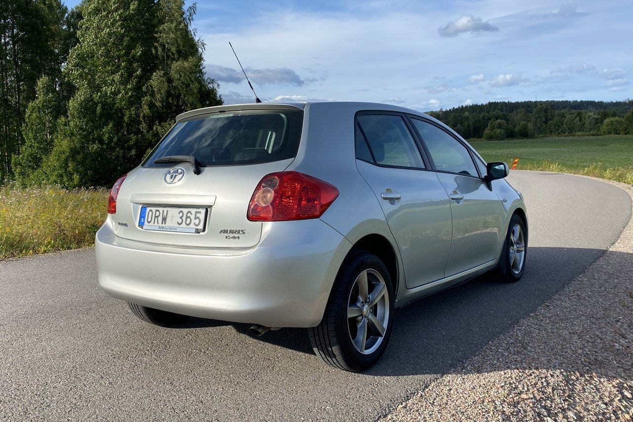 Toyota Auris 5-dörrar 2.0 D-4D 2008, bild 5/10