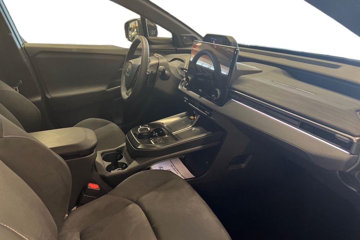 Toyota C-HR EXECUTIVE AWD 2026, bild 7/10
