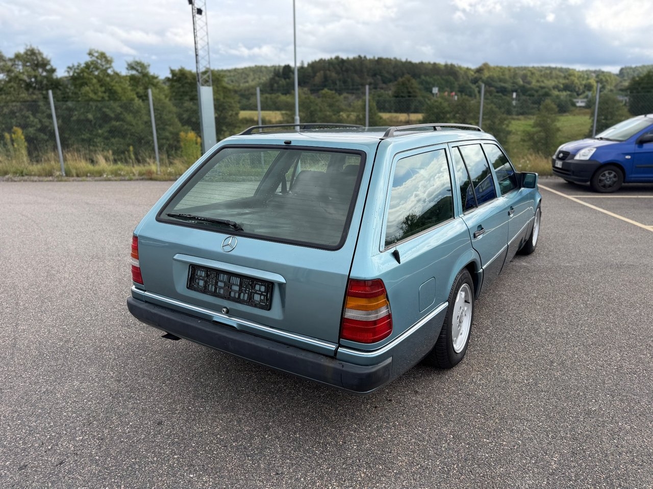 Mercedes-Benz E 1991, photo 5/10