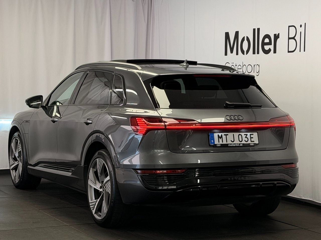 Audi Q8 55 E-TRON quattro S-line 2024, bild 4/16