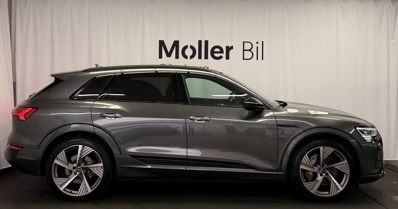 Audi Q8 55 E-TRON quattro S-line 2024, bild 2/16