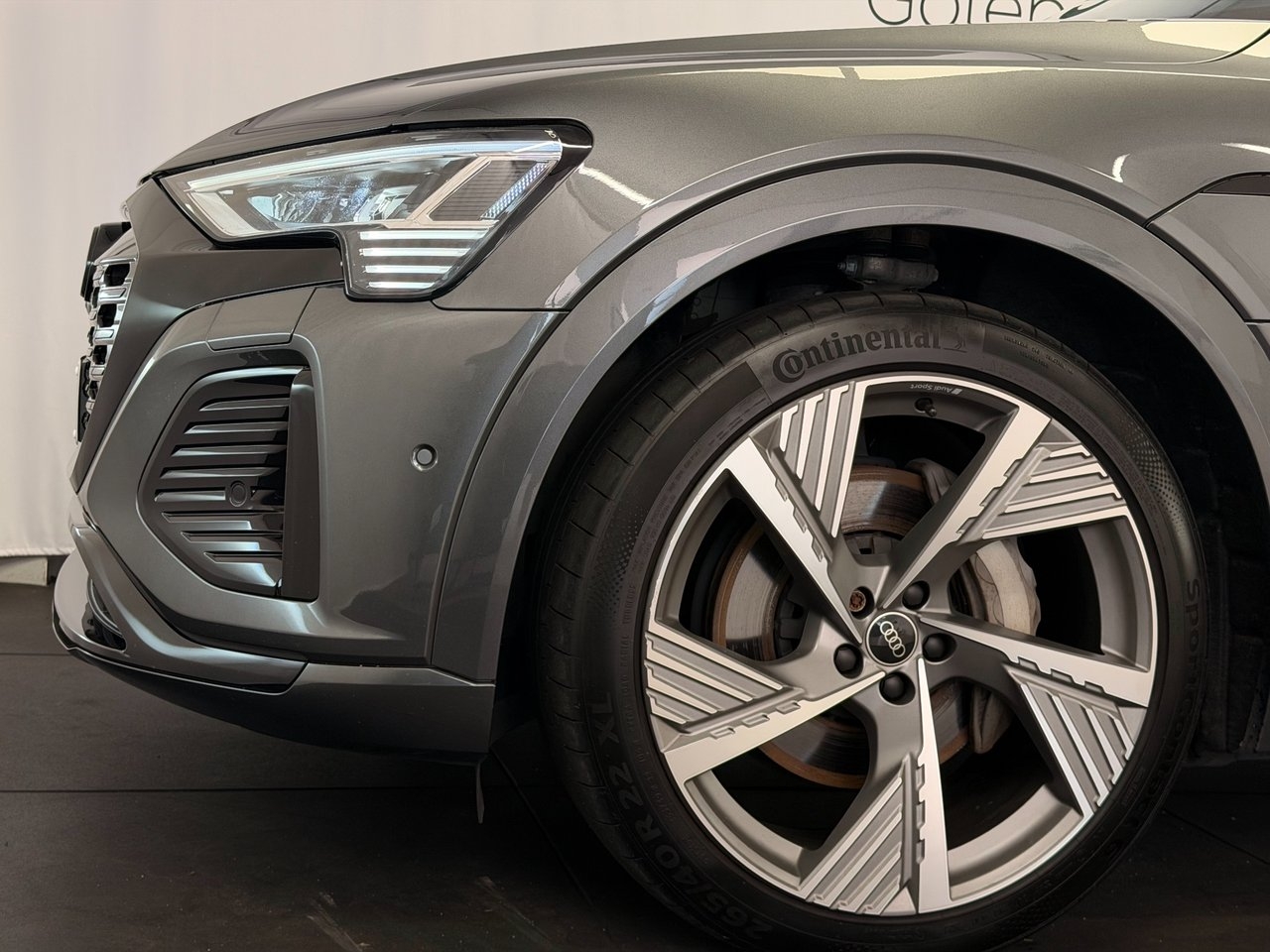 Audi Q8 55 E-TRON quattro S-line 2024, bild 6/16