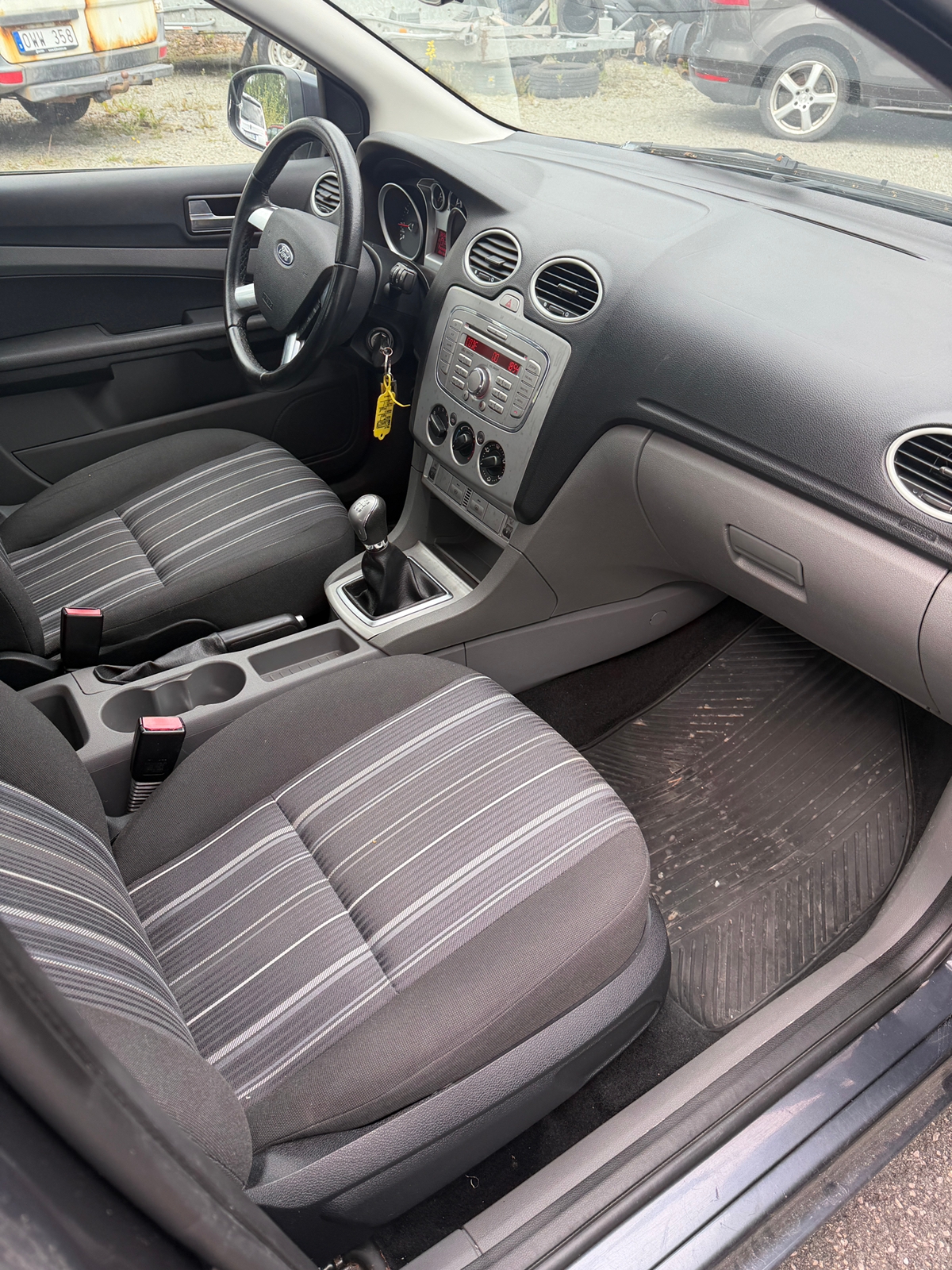 Ford Focus Kombi 1.8 Flexifuel Manuell 2008, bild 6/7