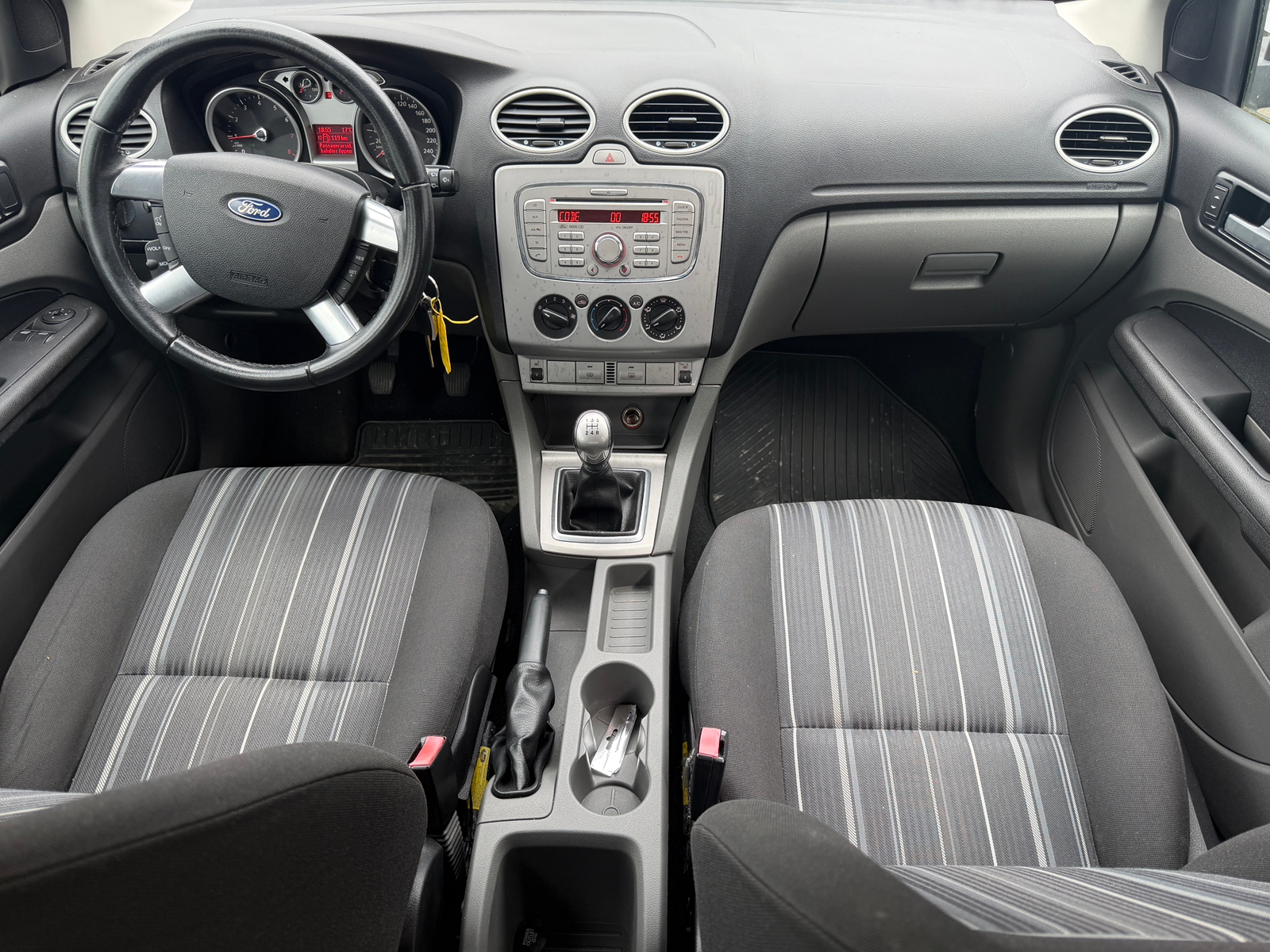 Ford Focus Kombi 1.8 Flexifuel Manuell 2008, bild 7/7