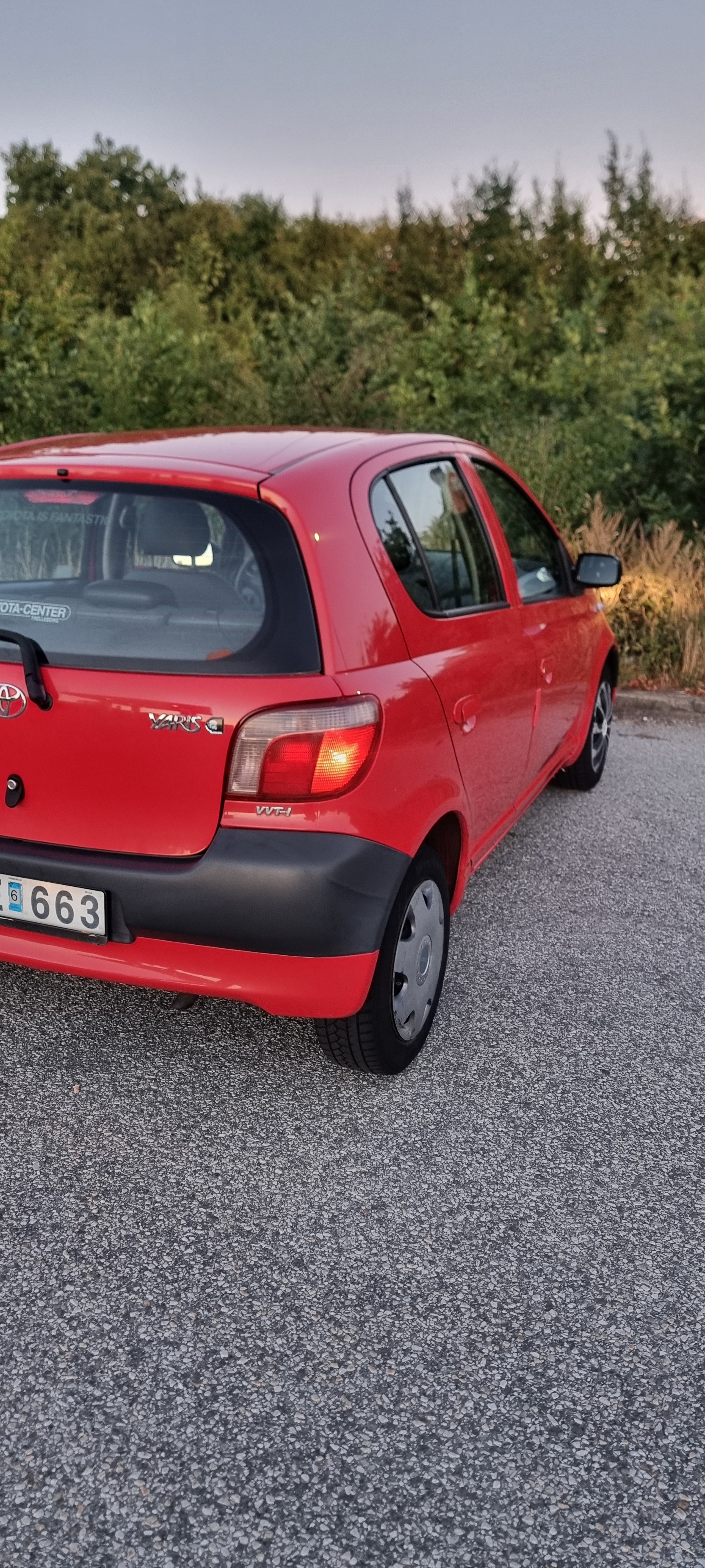 Toyota Yaris 5-dörrar 1.0 VVT-i Manuell 2000, bild 3/9