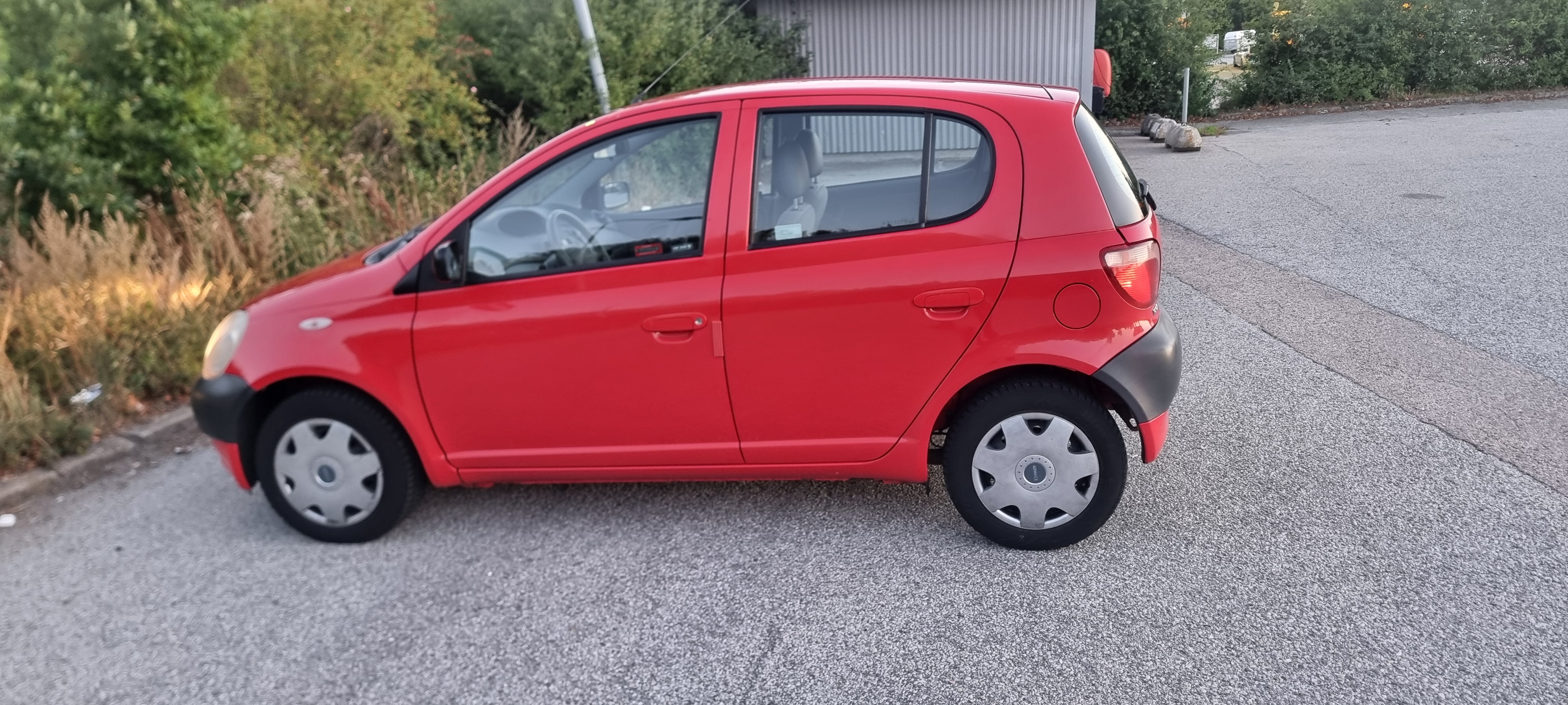 Toyota Yaris 5-dörrar 1.0 VVT-i Manuell 2000, bild 5/9