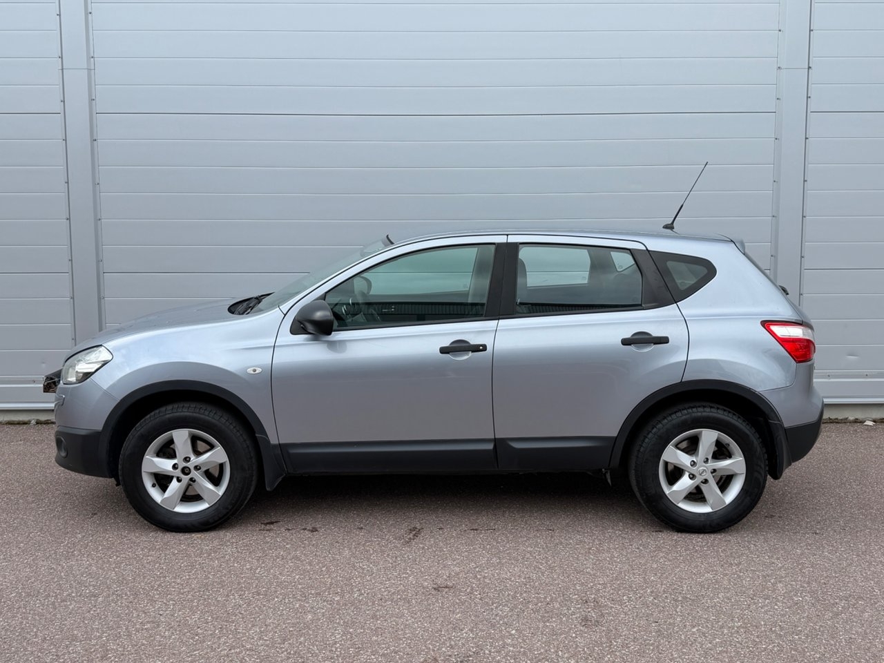 Nissan Qashqai 1.6 2013, photo 4/10
