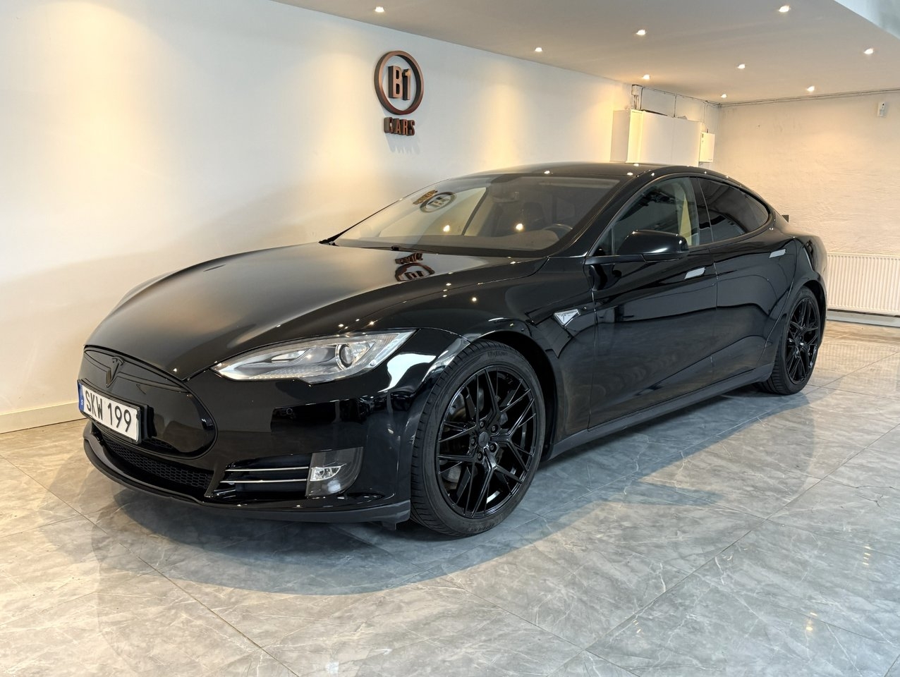 Tesla Model S 2013, kuva 2/10