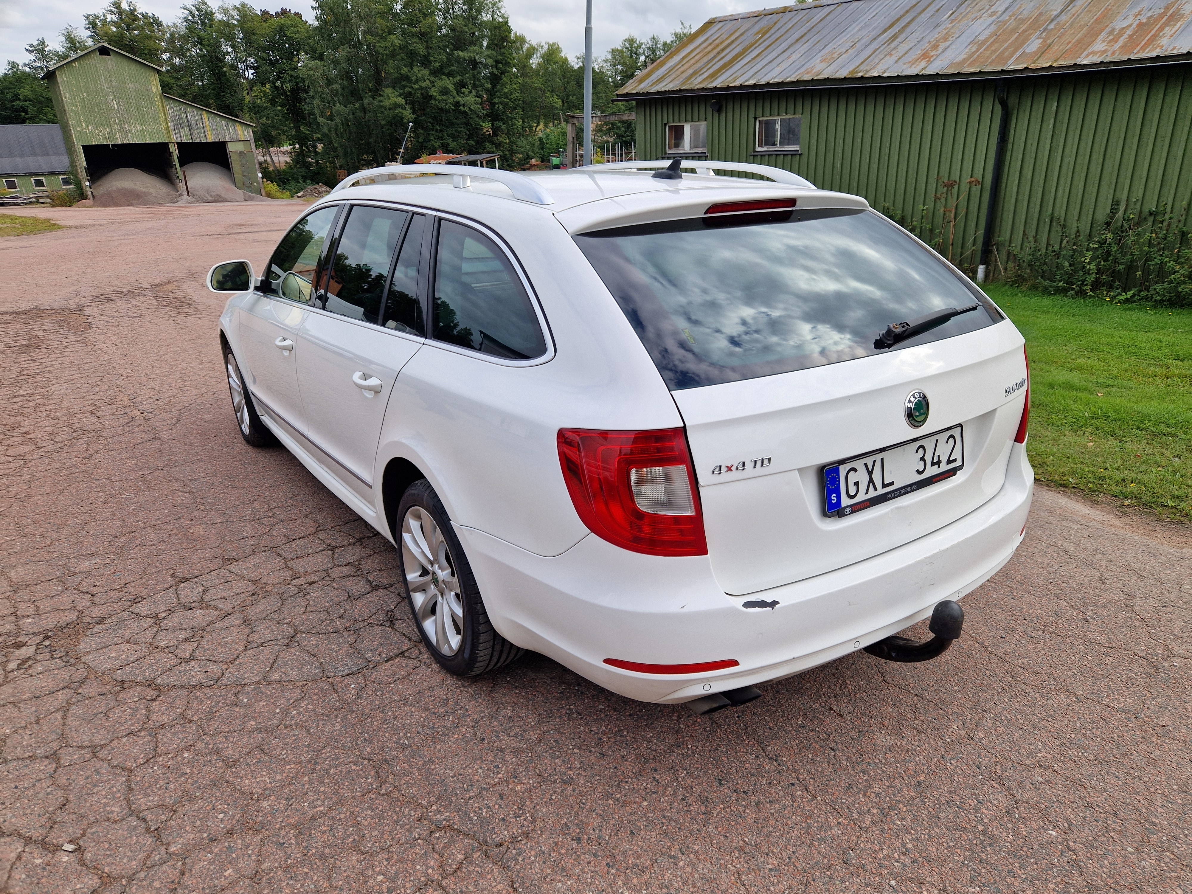 Skoda Superb 2011, bild 2/10