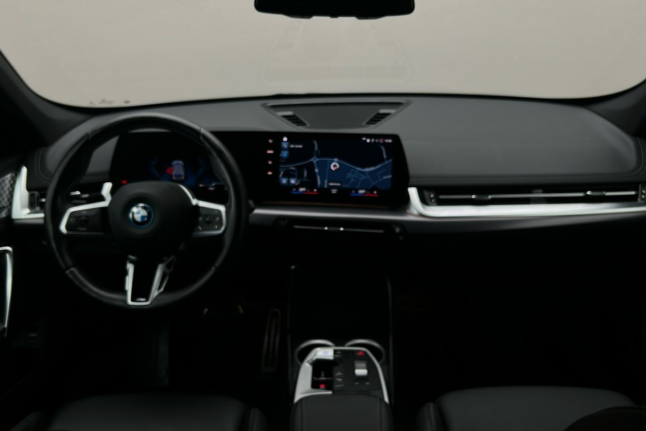 BMW iX1 2023, bild 3/3