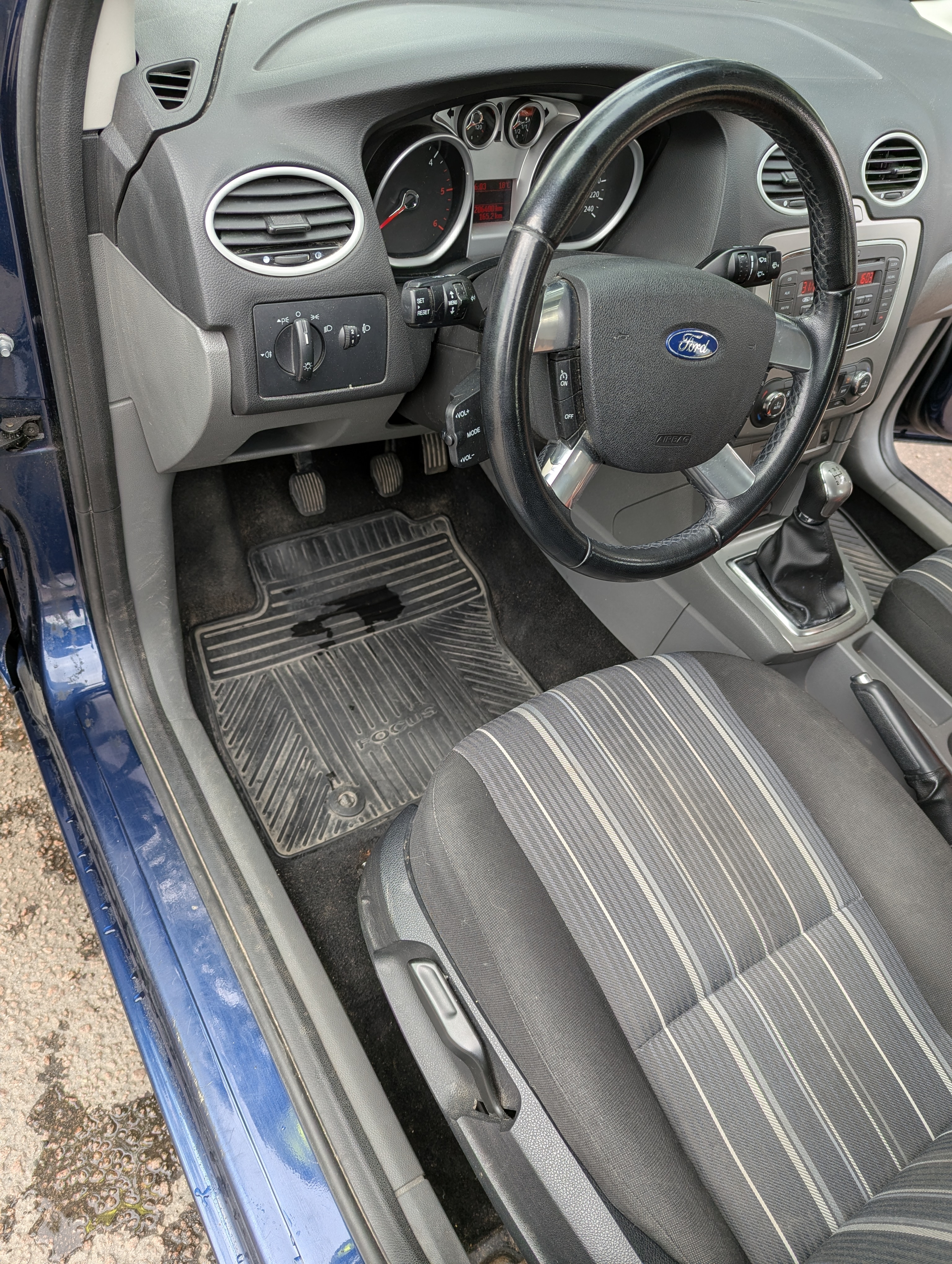 Ford Focus Kombi 1.6 TDCi Manuell 2011, photo 4/10