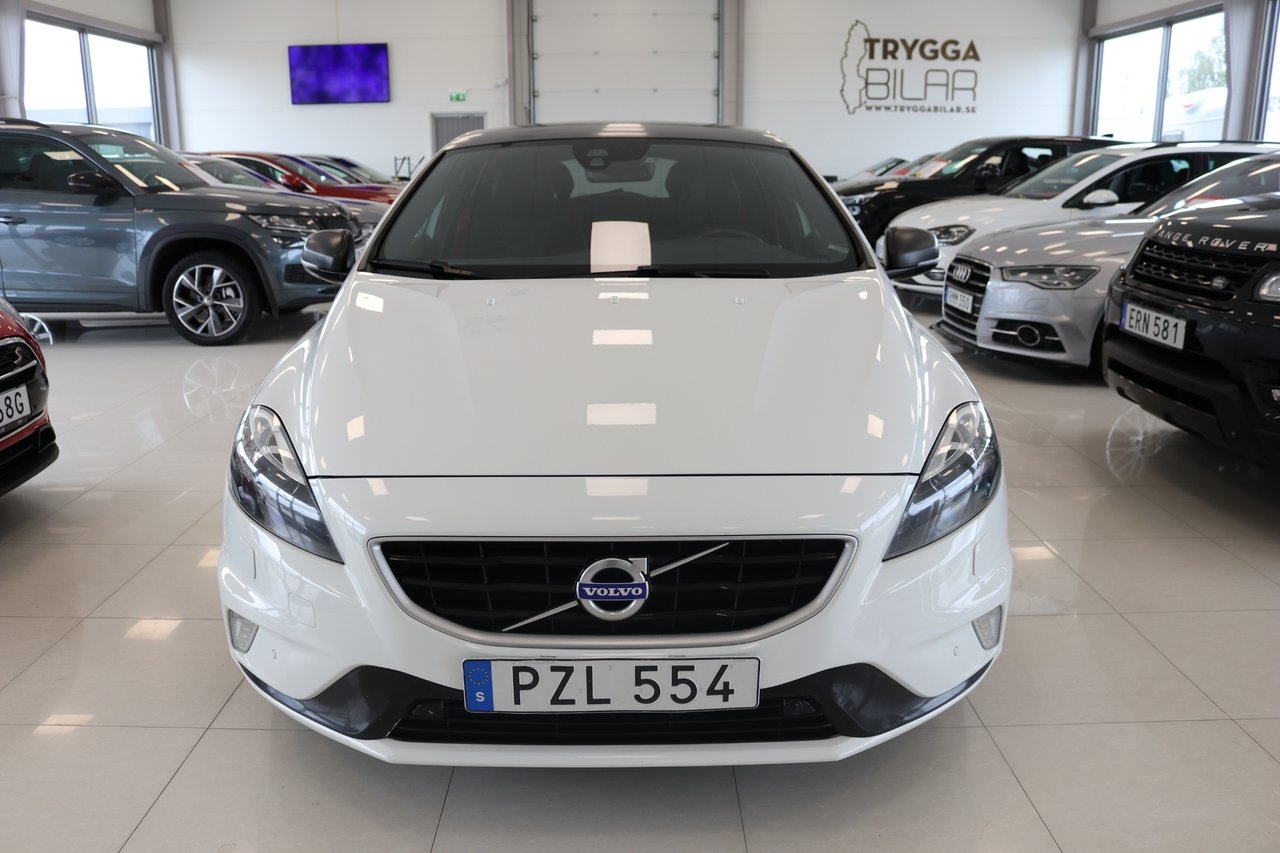 Volvo V40 2016, photo 2/10