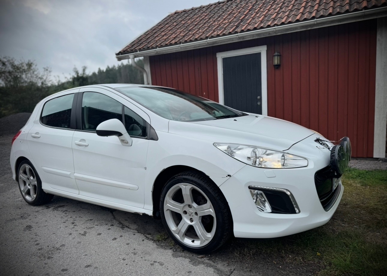 Peugeot 308 5-dörrar 1.6 e-HDi FAP EGS 2011, bild 2/7