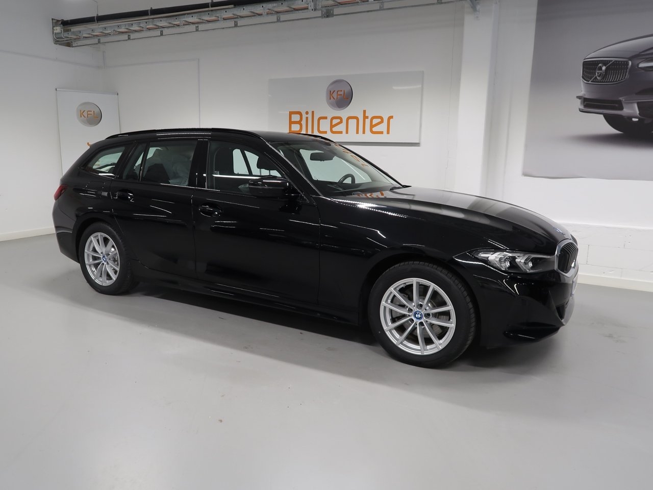 BMW 330 e xDrive Touring V-Däck ingår 2024, kuva 4/10