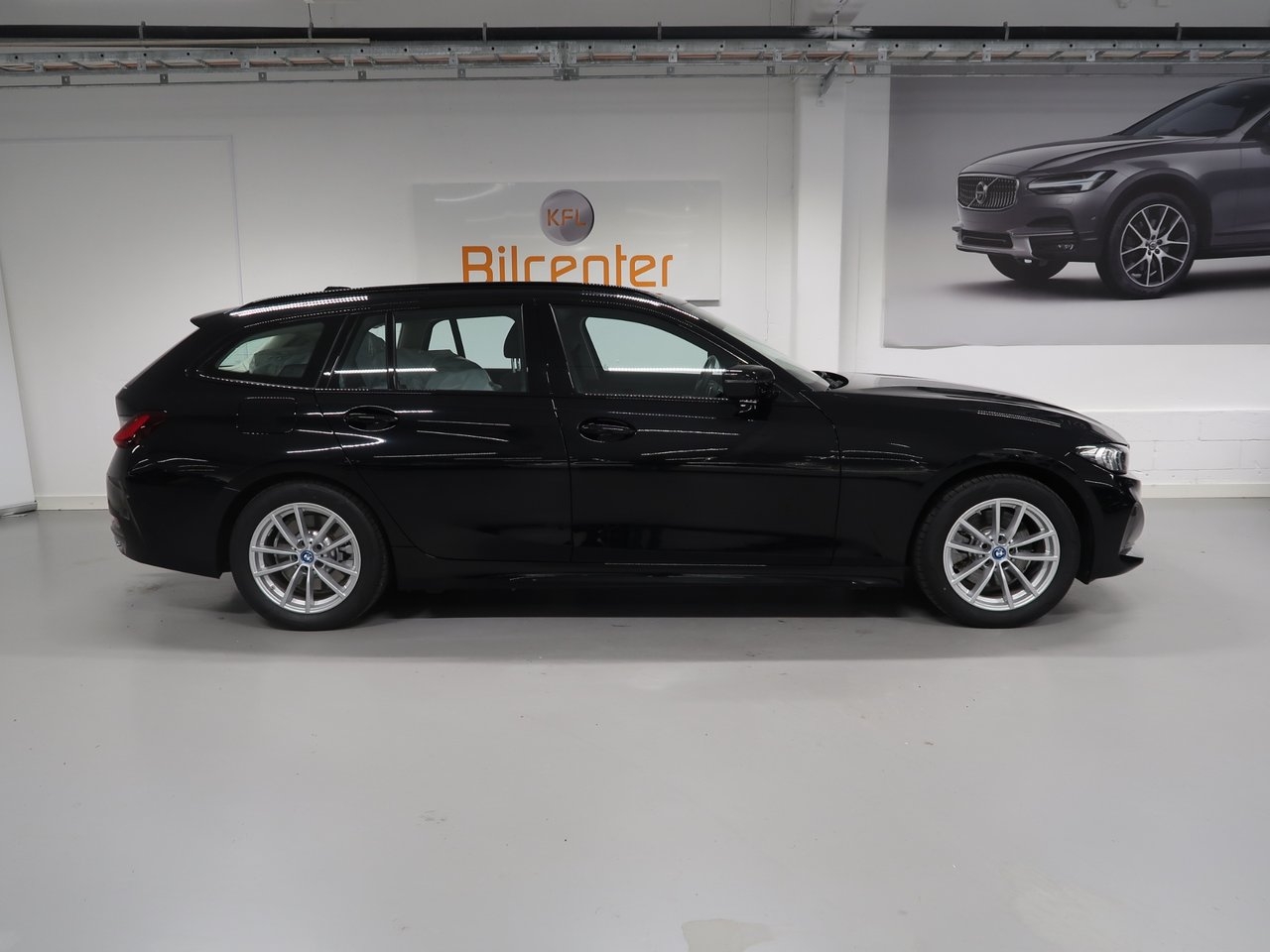 BMW 330 e xDrive Touring V-Däck ingår 2024, kuva 5/10