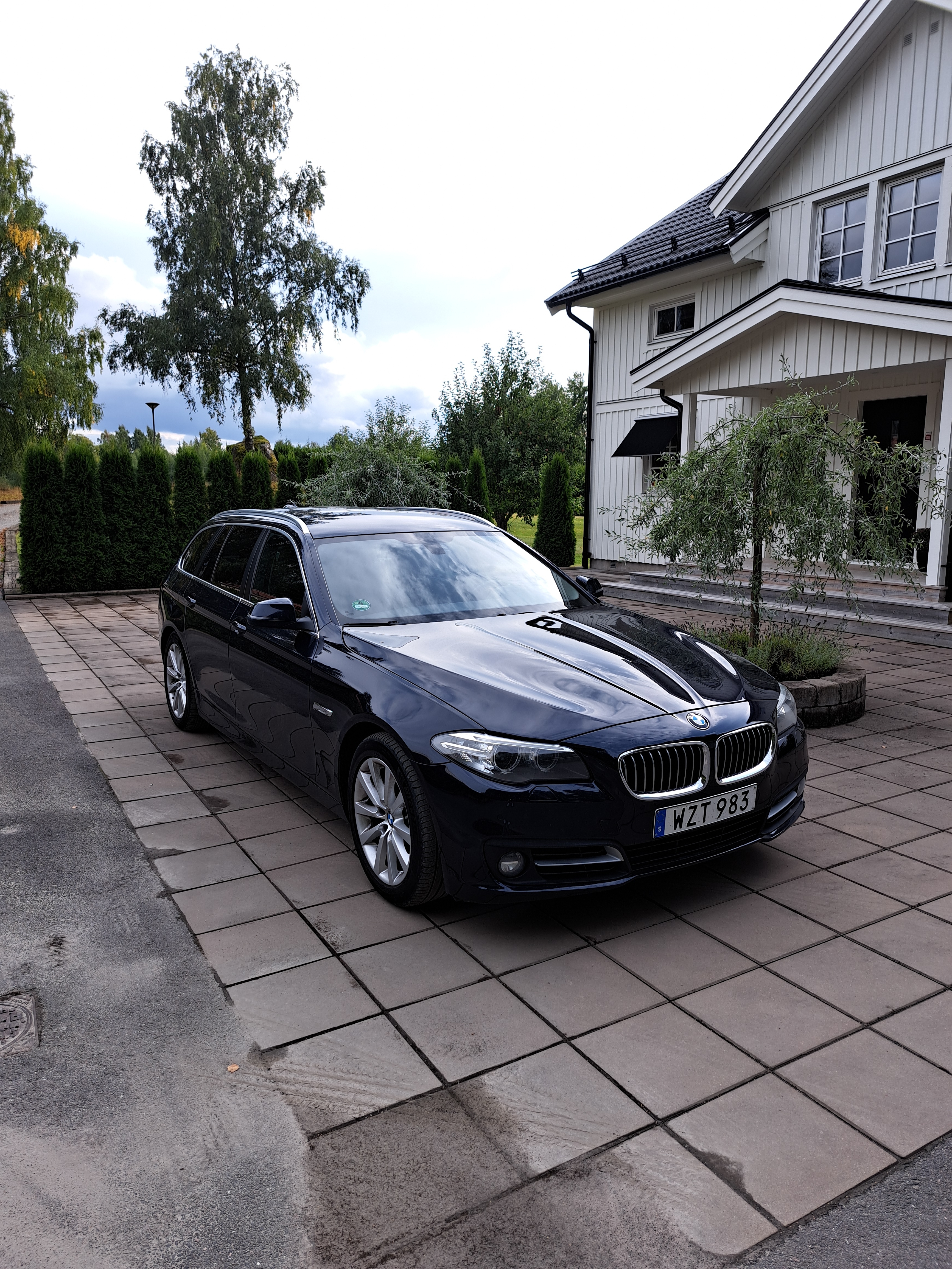 BMW 520 d xDrive Touring Steptronic 2015, bild 2/7