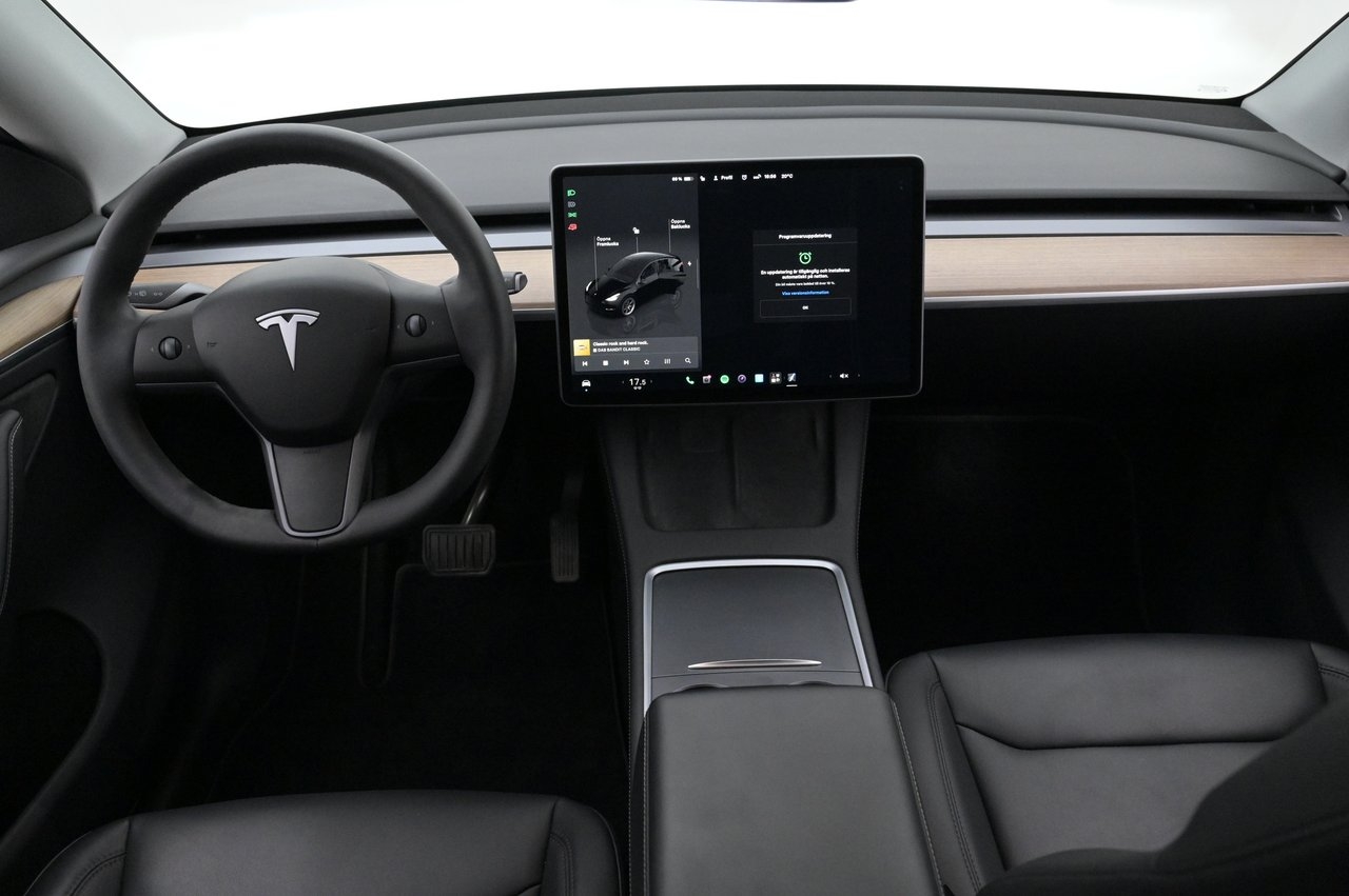 Tesla Model Y Long Range AWD Autopilot 2023, bild 6/10