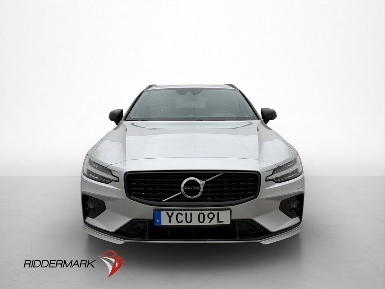 Volvo V60 B4 R-Design B&W Skinn 2021, bild 2/38