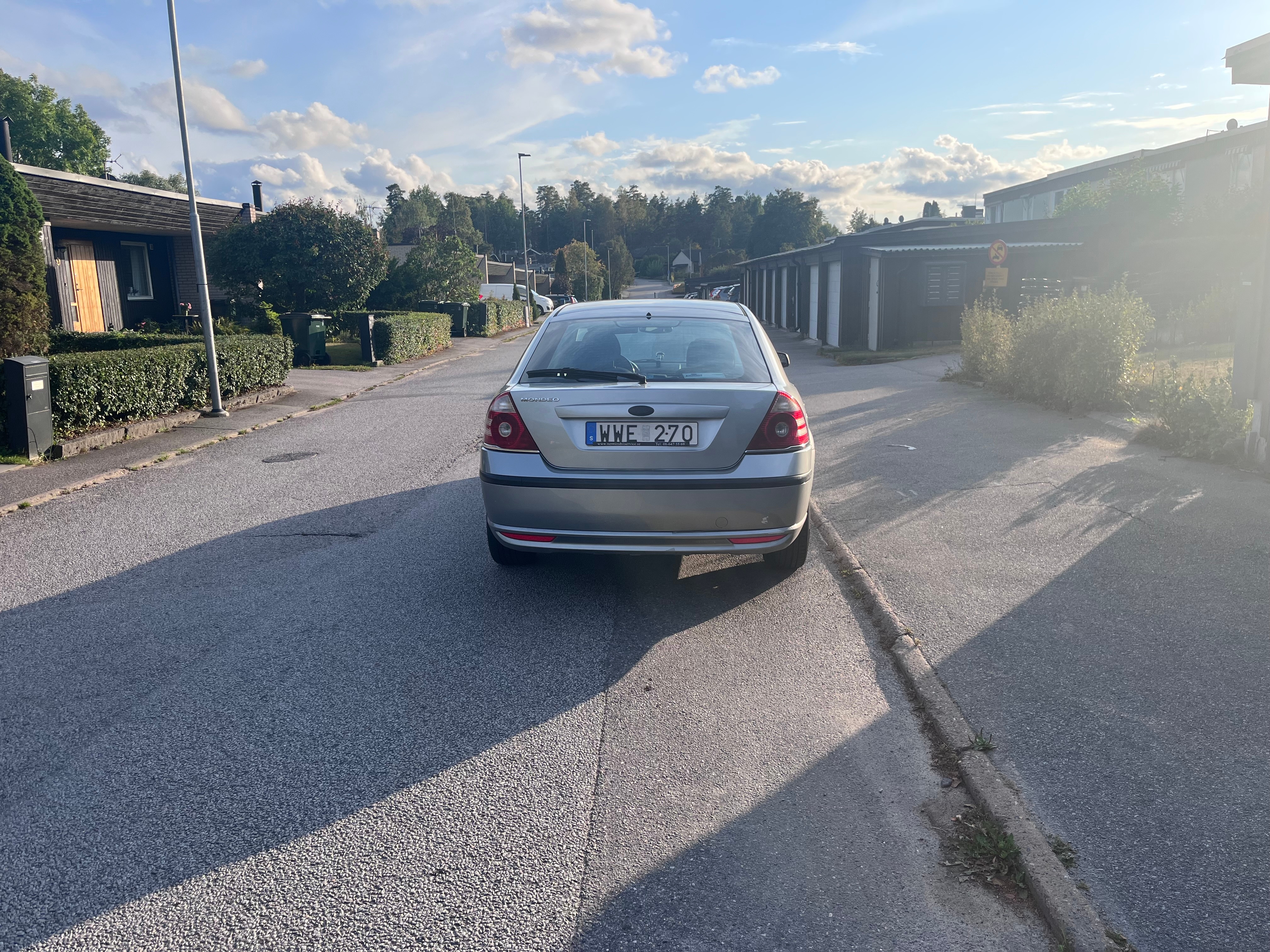 Ford Mondeo Halvkombi 2.0 Manuell 2005, bild 3/5