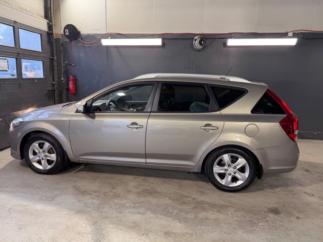 Kia Ceed cee'd_sw 1.6 CRDi ECO Euro 5 2012, bild 3/10