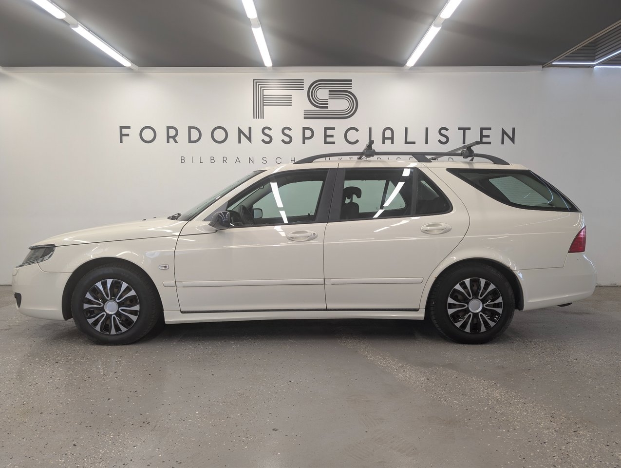 Saab 9-5 SportCombi 2.0t BioPower Linear 2009, bild 2/10