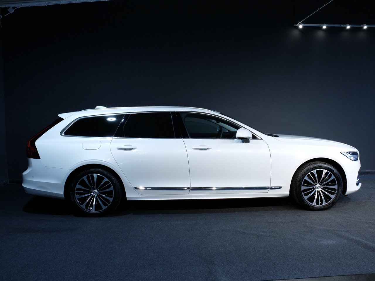 Volvo V90 2023, bild 2/10