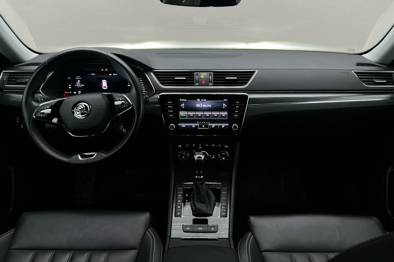 Skoda Superb 2023, bild 3/3