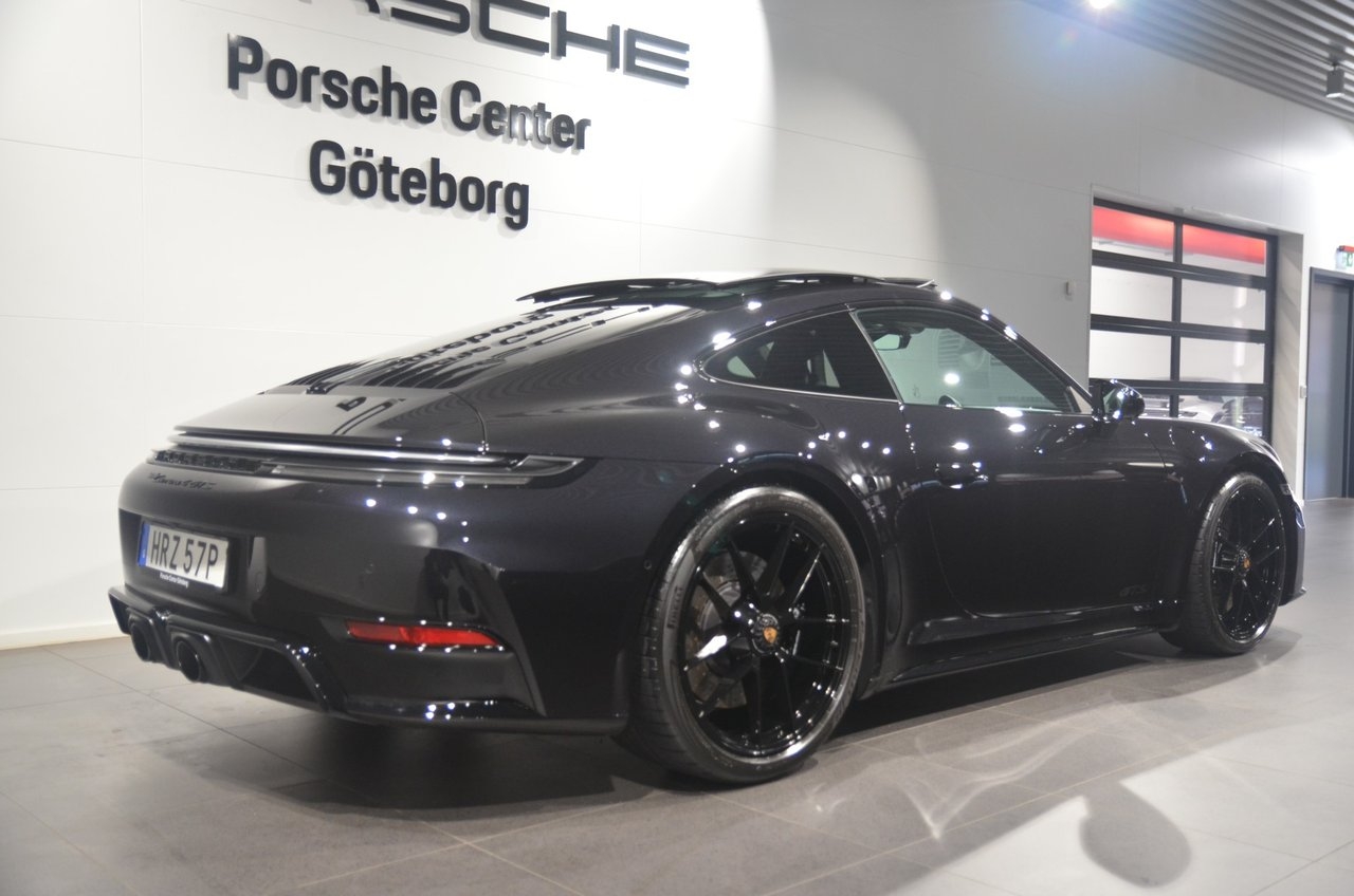 Porsche 911 Carrera 4 GTS 2026, photo 4/10