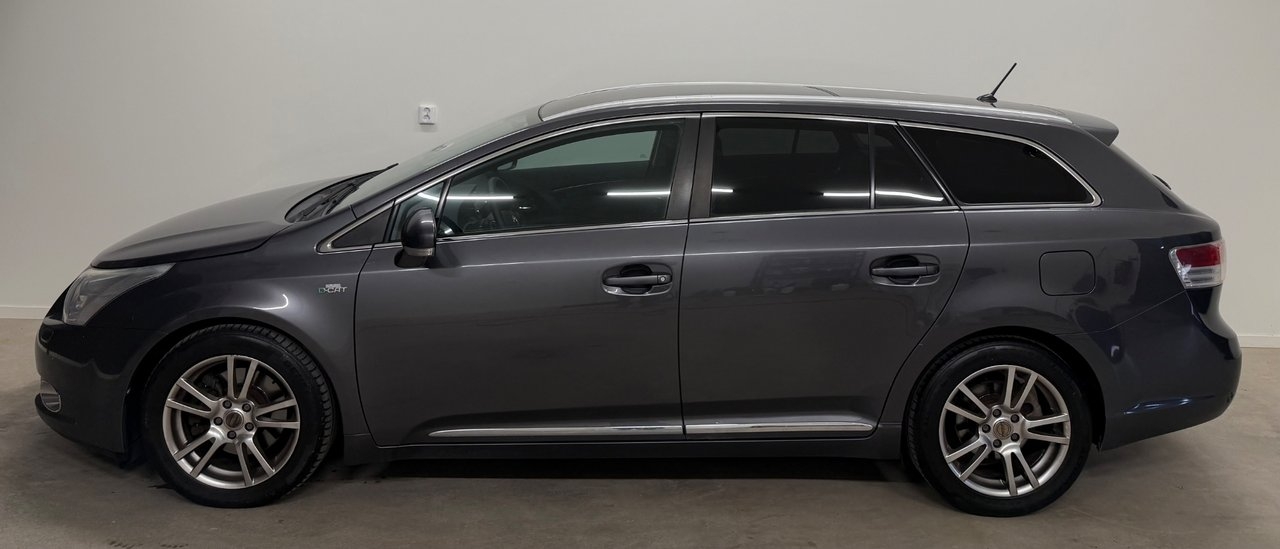 Toyota Avensis Kombi 2.2 D-4D Premium 2010, bild 2/10