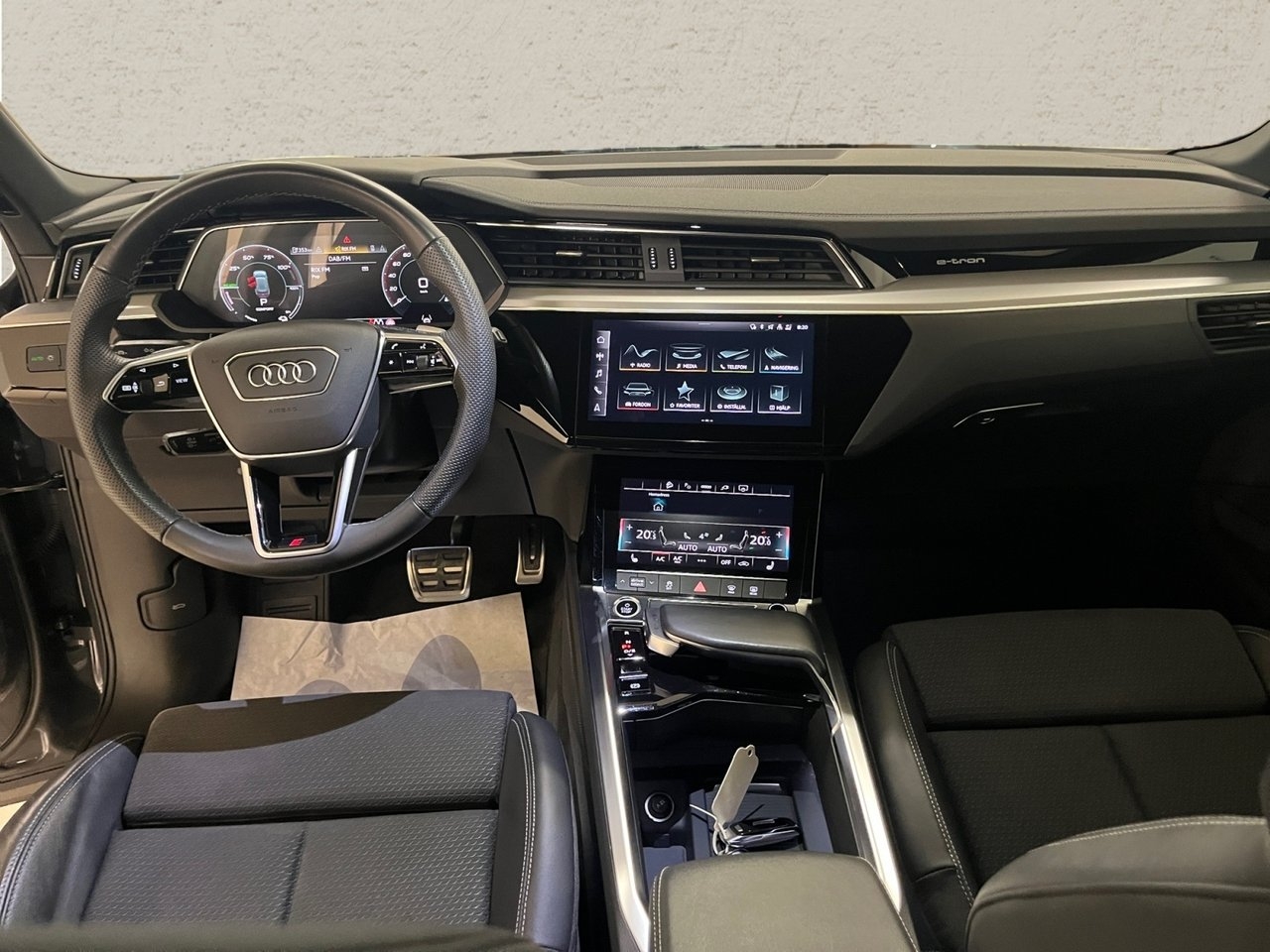 Audi Q8 55 e-tron quattro, 408hk/S-line 2024, photo 4/7