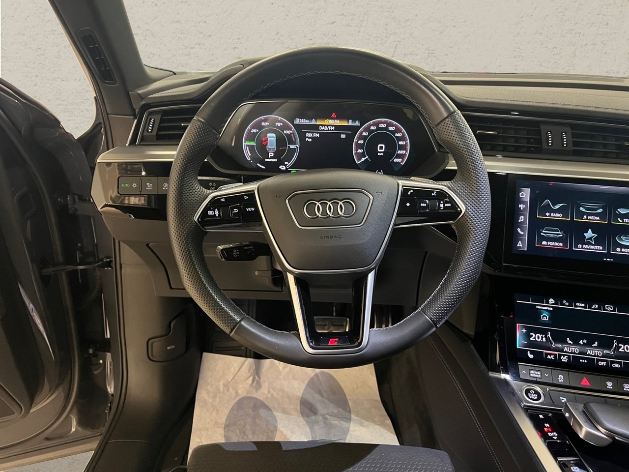 Audi Q8 55 e-tron quattro, 408hk/S-line 2024, photo 5/7