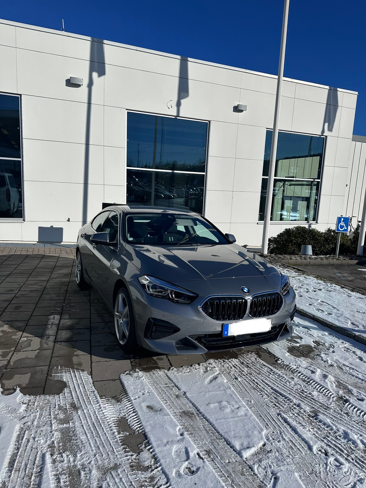 BMW 218 i Gran Coupé Manuell 2022, bild 2/2