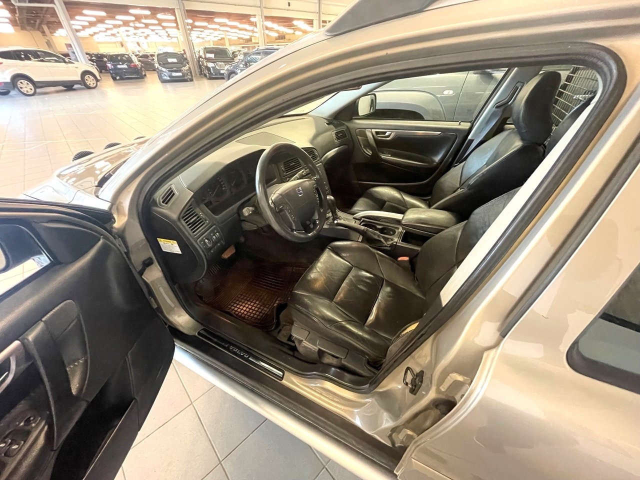 Volvo XC70 D5 AWD Automat FIN EPA 2003, bild 4/6