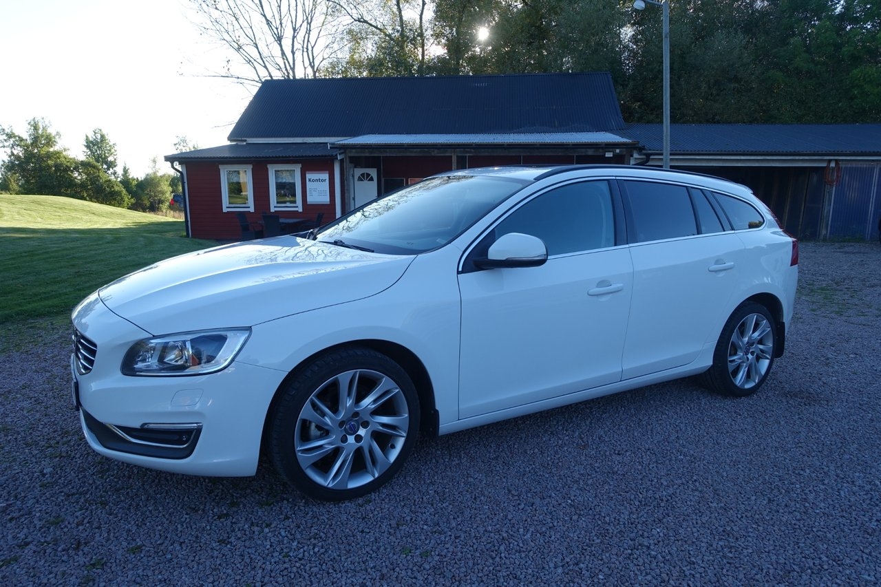 Volvo V60 2015, photo 6/37