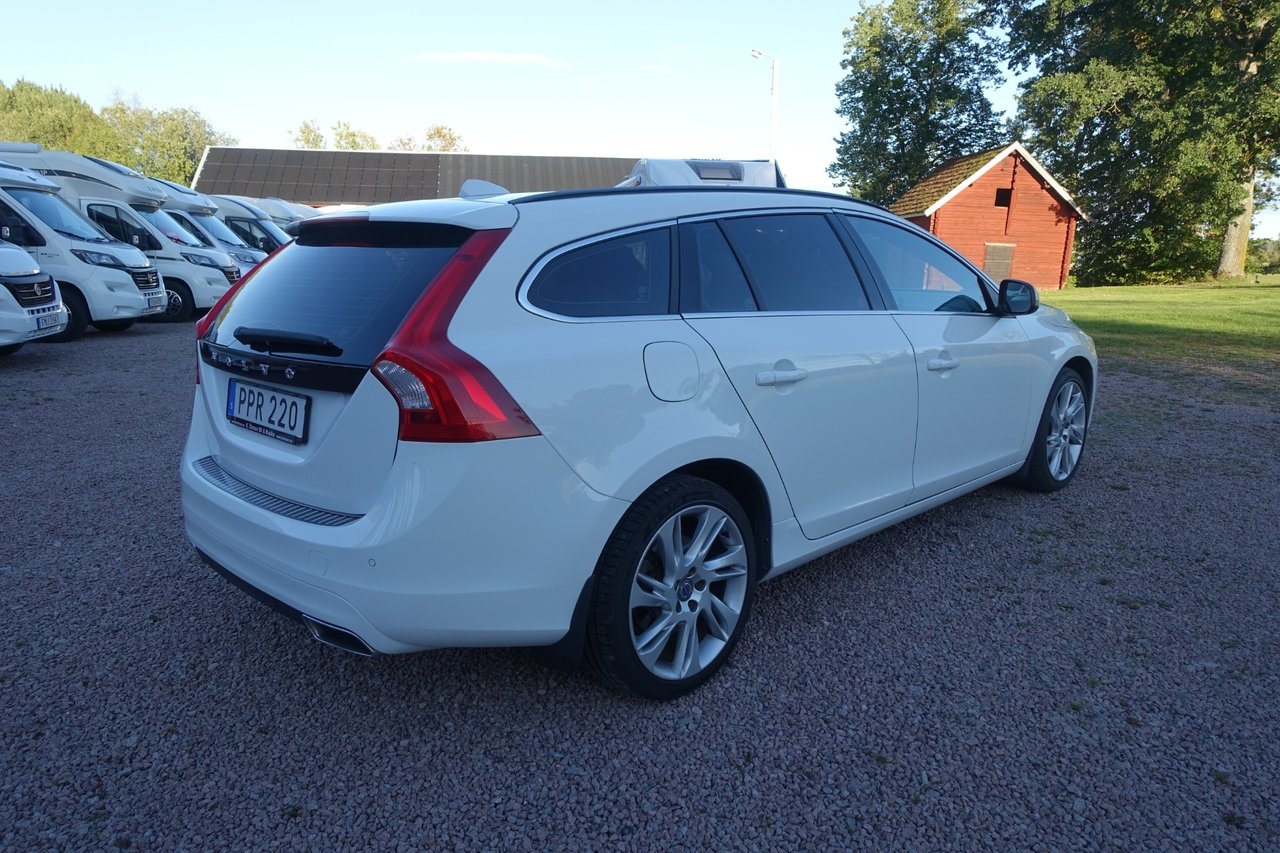 Volvo V60 2015, photo 3/37