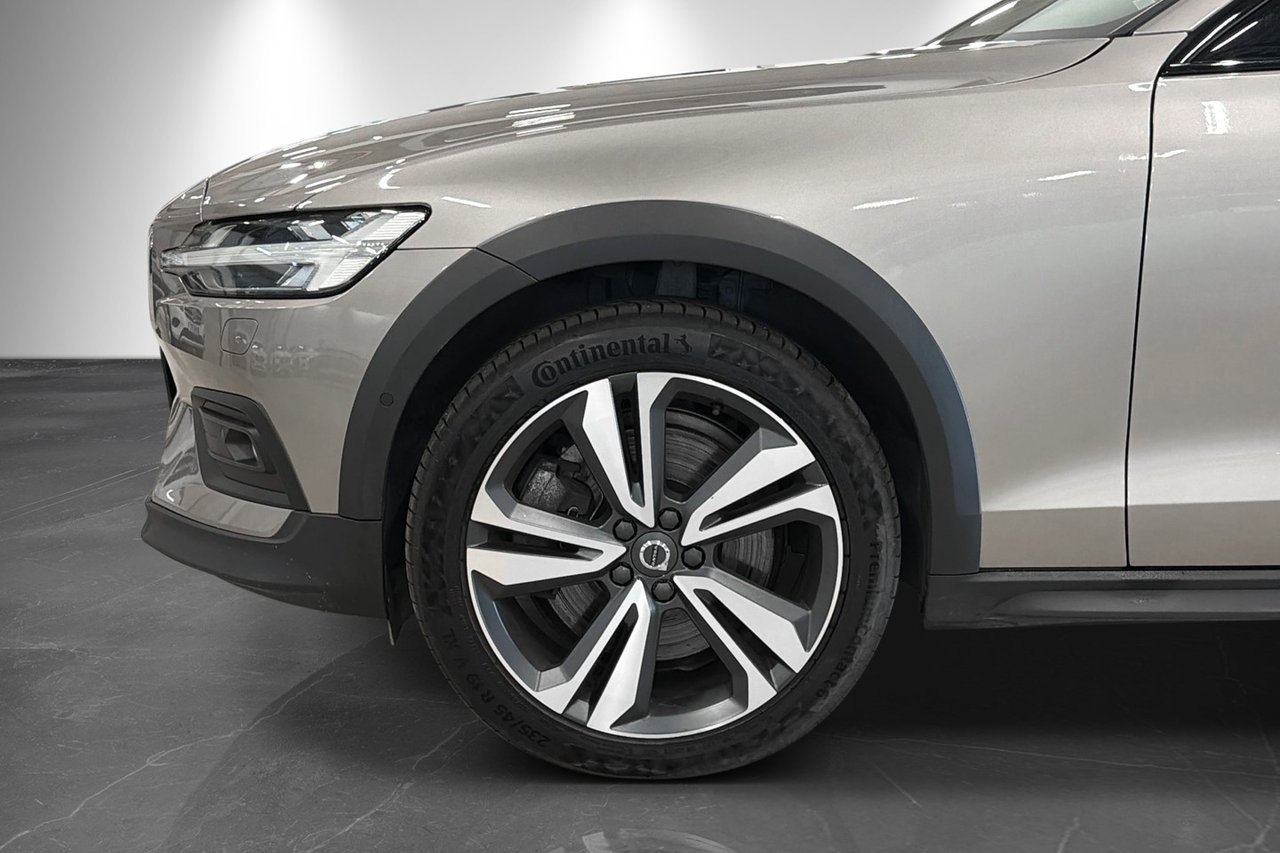 Volvo V60 Cross Country 2022, kuva 2/10