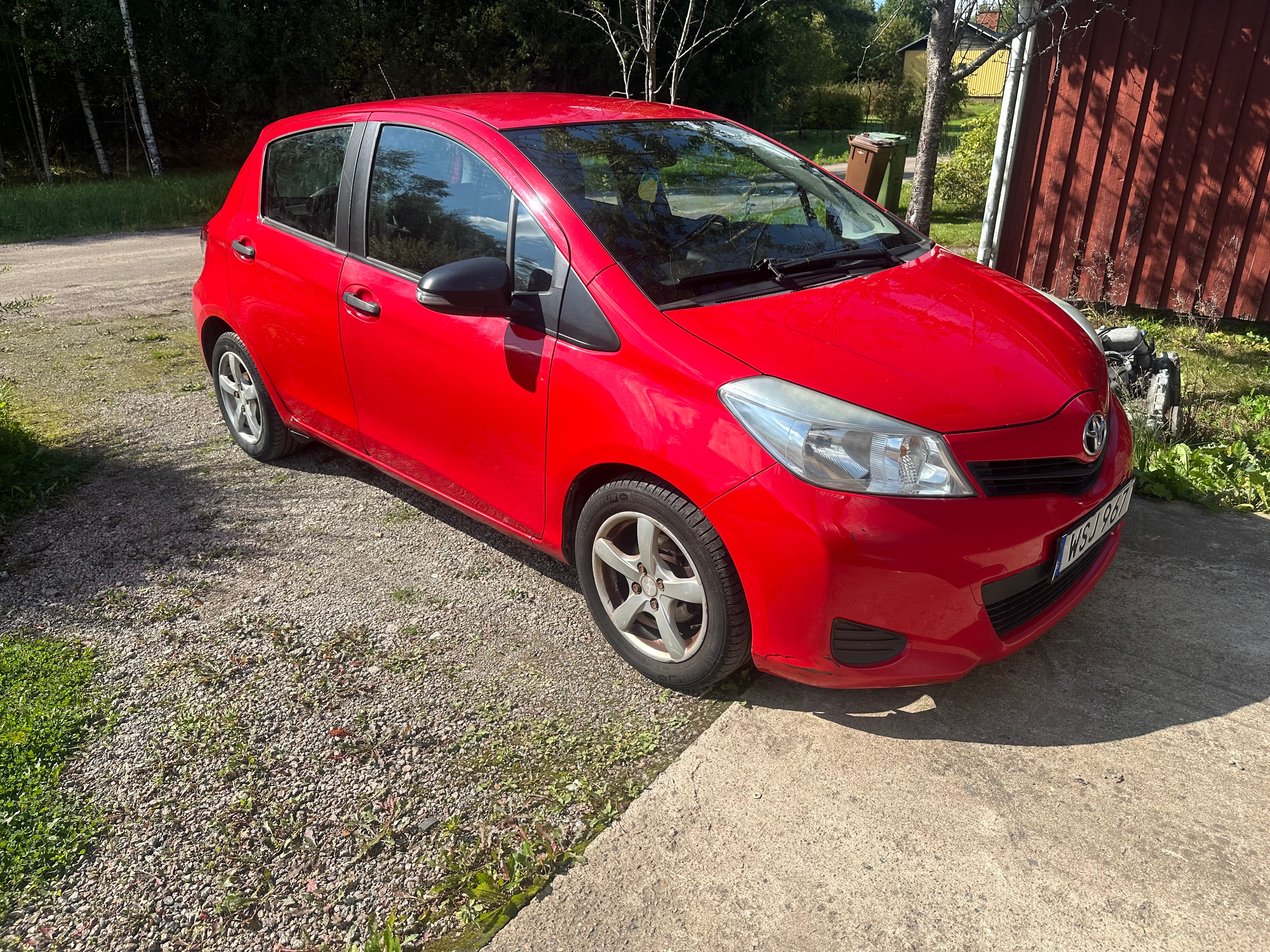 Toyota Yaris 5-dörrar 1.0 VVT-i Manuell 2013, photo 7/10