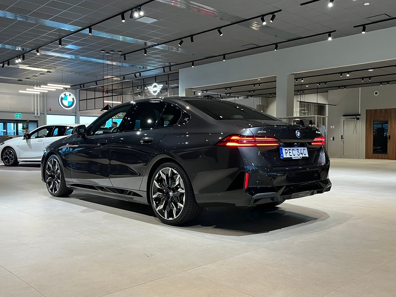 BMW 550 2025, kuva 6/23