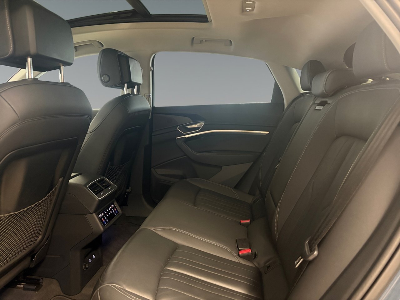 Audi e-tron 2022, photo 6/10