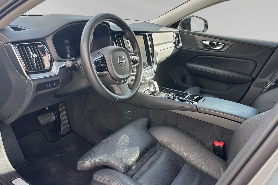 Volvo V60 T6 Plus Dark 2025, photo 7/15
