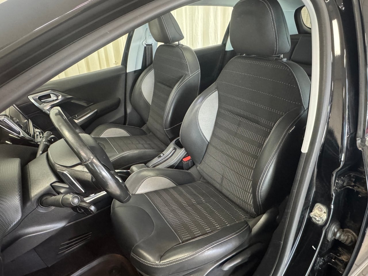Peugeot 2008 2014, kuva 6/10